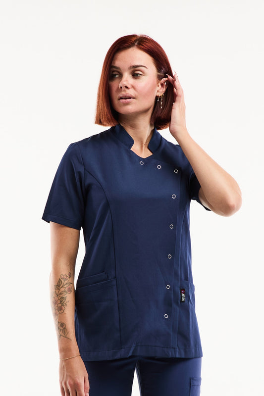 Blouse médicale femme Aurelia bleu marine à pressions et poches cargo