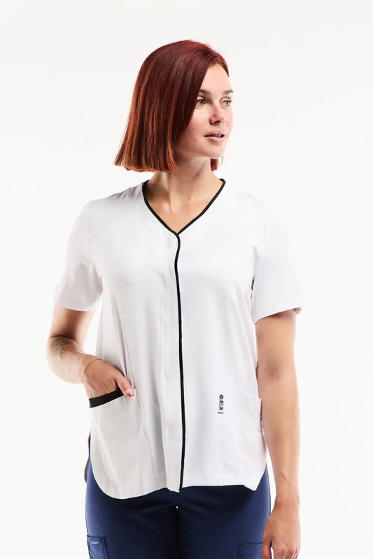 Blouse médicale Serena femme blanche à piping noir et poches
