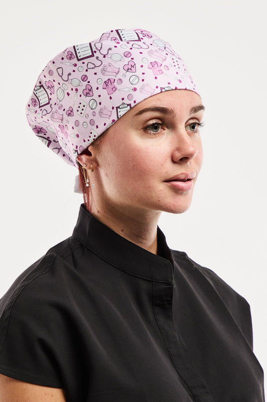 Calot médical rose Aelin collection art, toque chef rose motif blanc noir