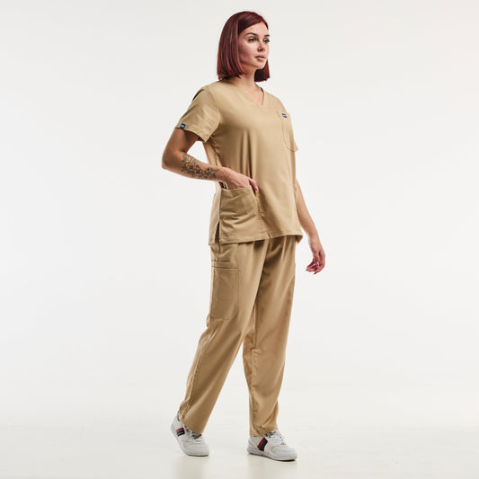 Set de tenue médicale EMMA beige clair, comprenant tunique et pantalon médical ajusté