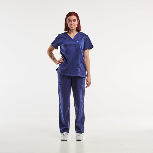 Navy blue scrub suit EMMA, pantalon médical ajusté et tunique médicale pour femme