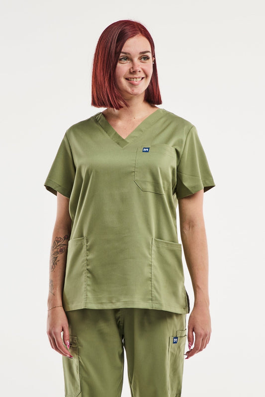 Tunique médicale col femme en vert olive, idéale pour un style professionnel
