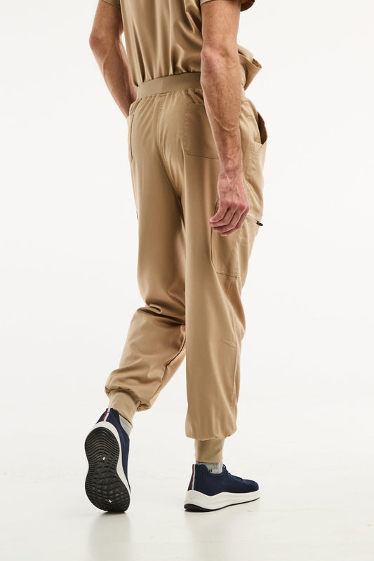 Pantalon médical jogger LUCA de couleur beige clair pour homme, confortable et élégant