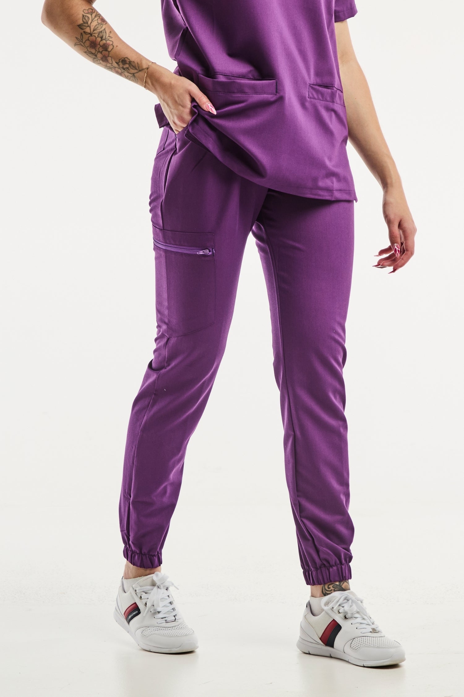 Pantalon médical violet Slimfit NEW, élégant et confortable pour les professionnels de santé