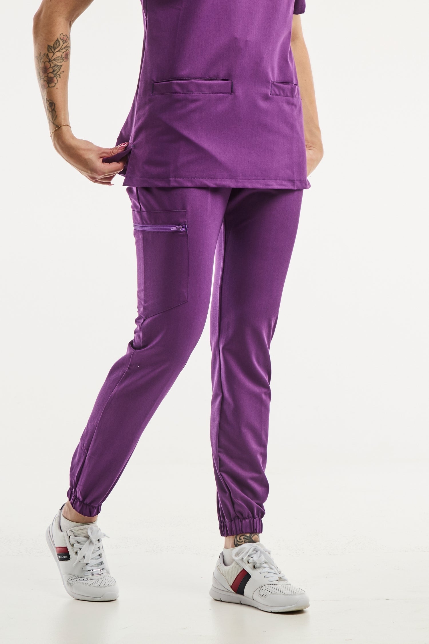 Pantalon médical violet Slimfit NEW en tissu confortable et stylé pour les professionnels