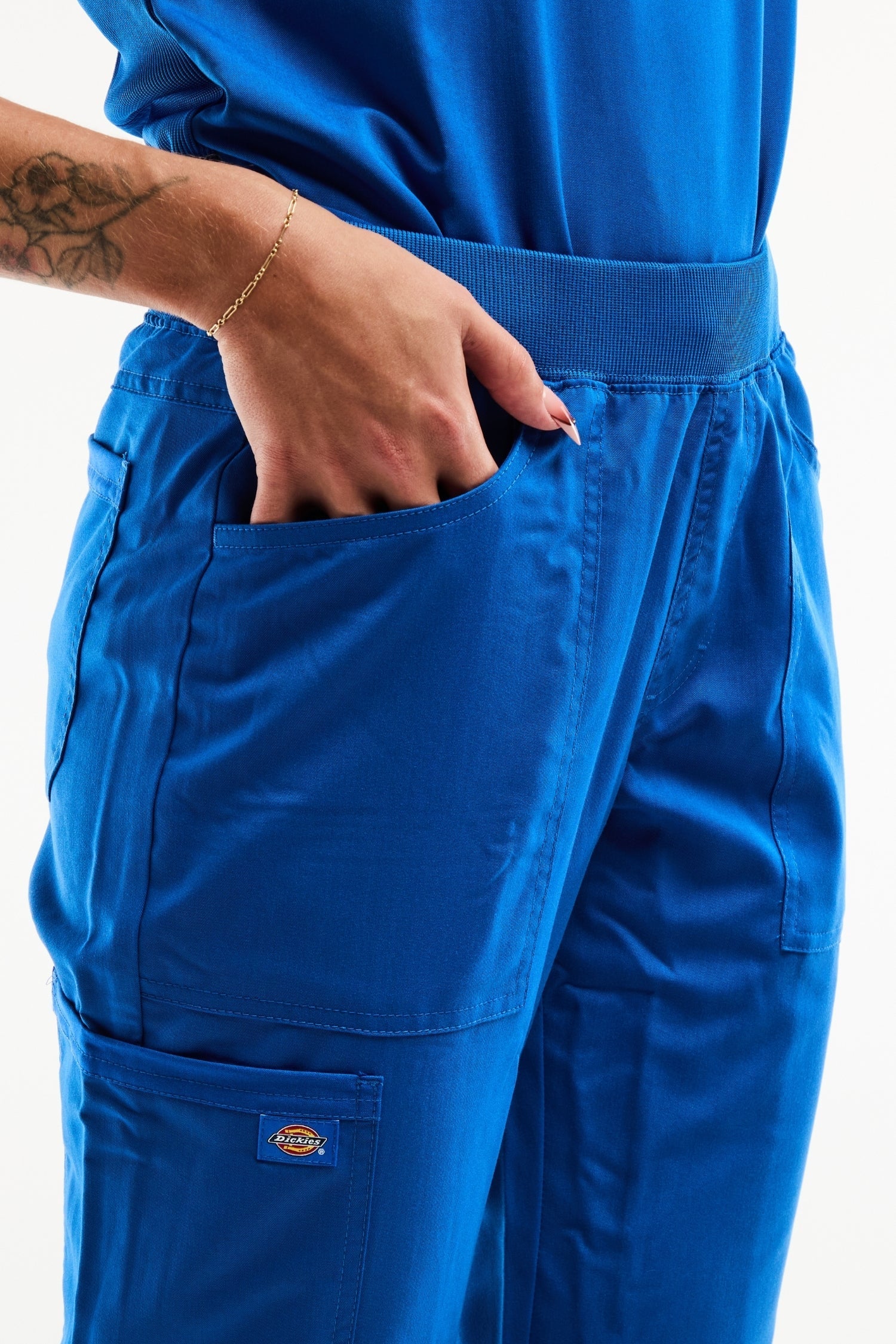 Pantalon médical Balance by Dickies bleu royal, coupe moderne, tissu extensible