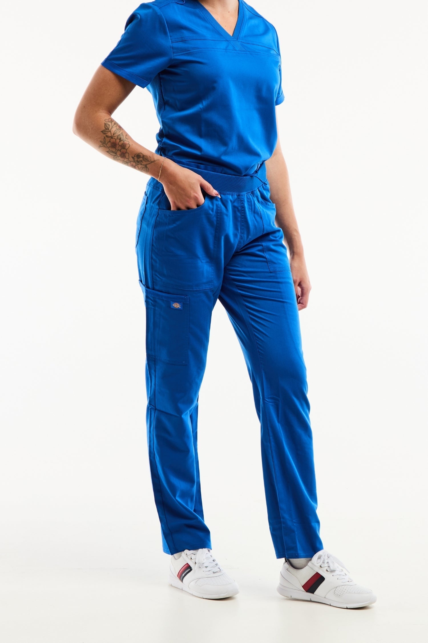 Pantalon médical Balance by Dickies bleu royal, coupe moderne, tissu extensible