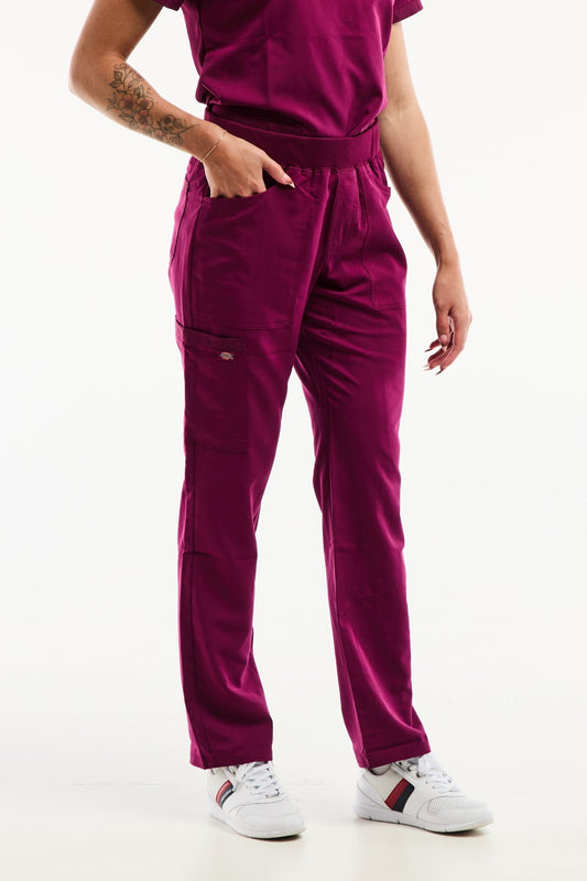 Pantalon médical Balance by Dickies femme bordeaux, coupe moderne, tissu extensible
