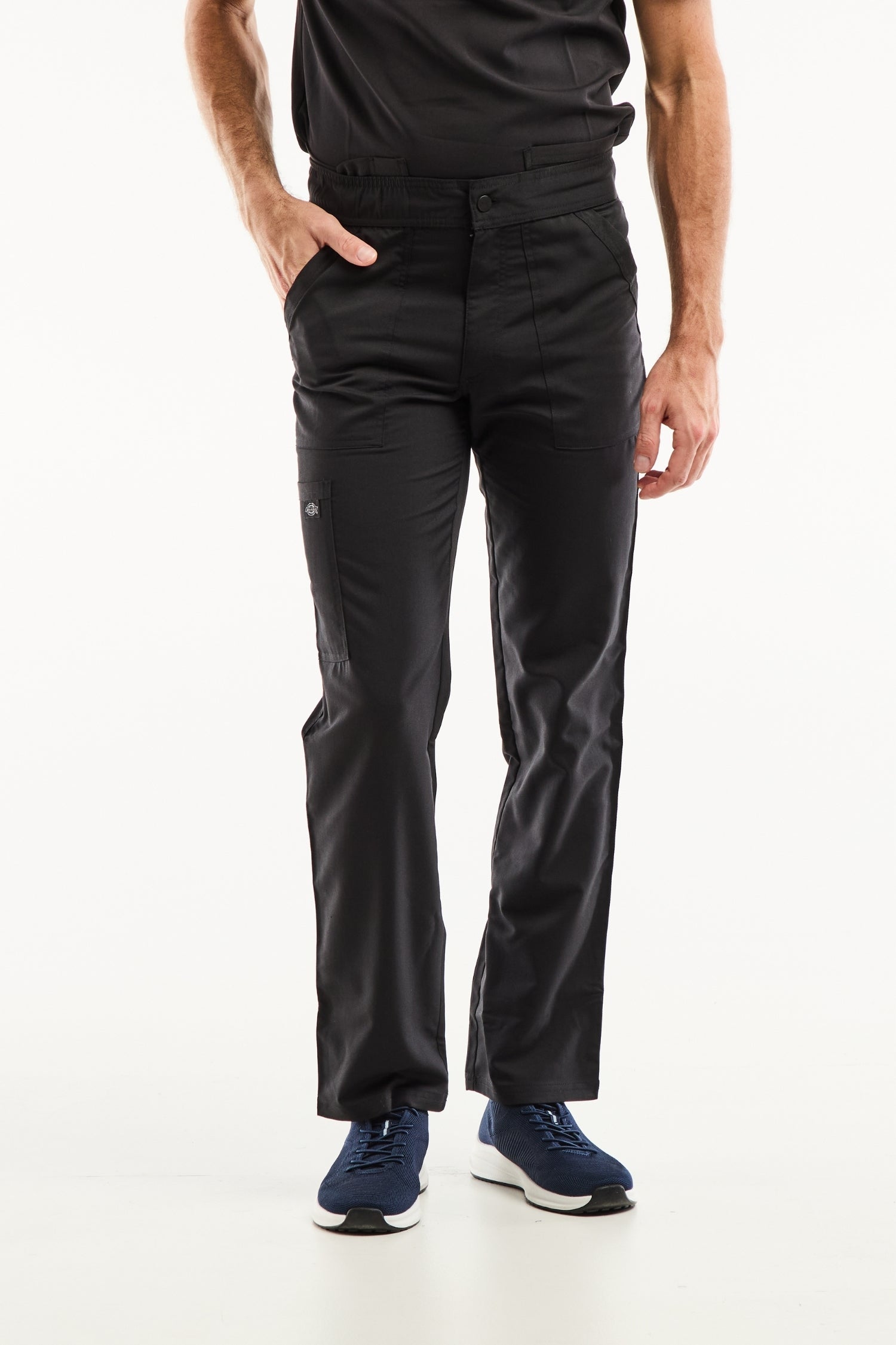 Pantalon médical Balance by Dickies noir, coupe moderne, multiples poches