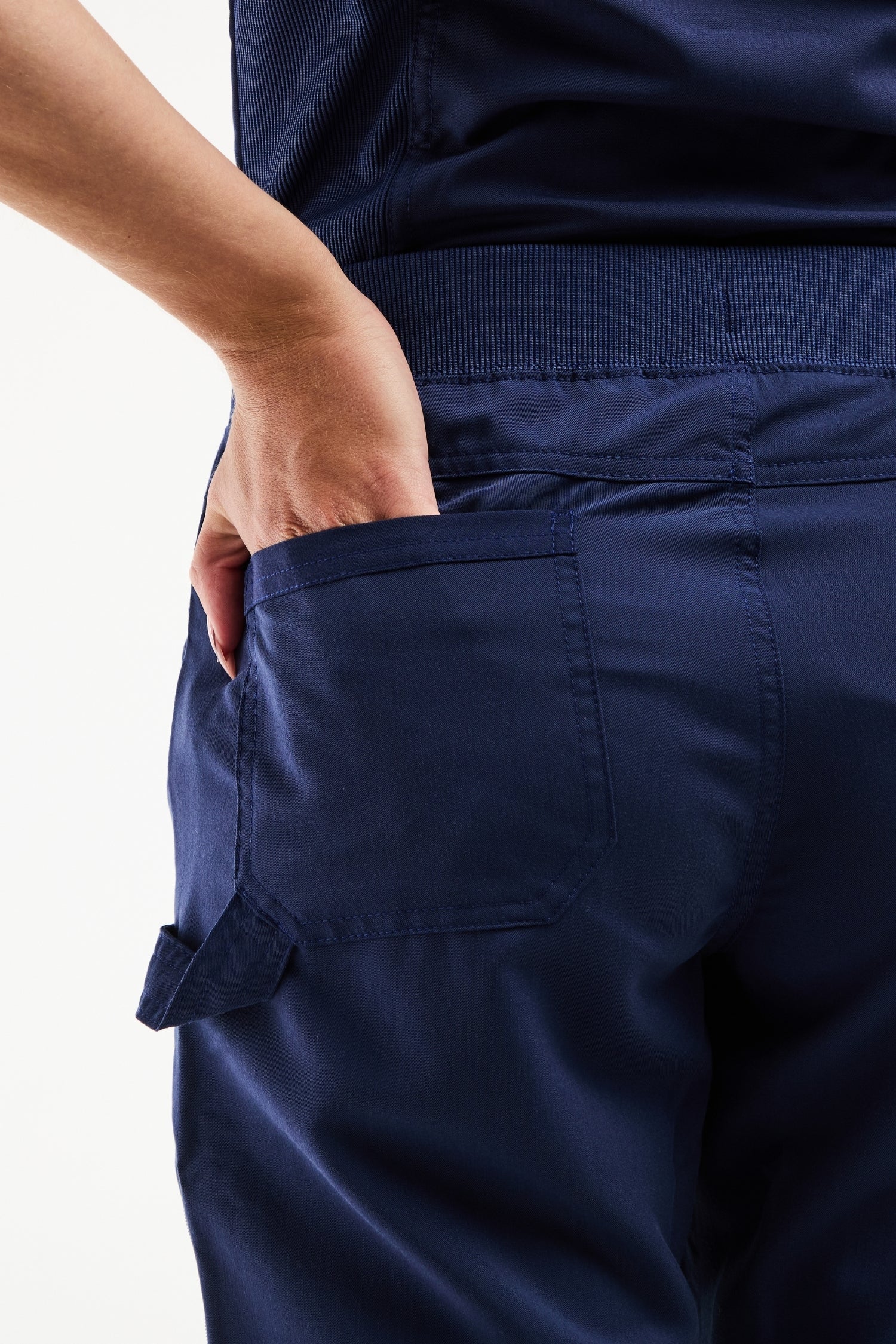 Pantalon cargo femme Balance by Dickies bleu marine corduroy, techniques faciles d’entretien