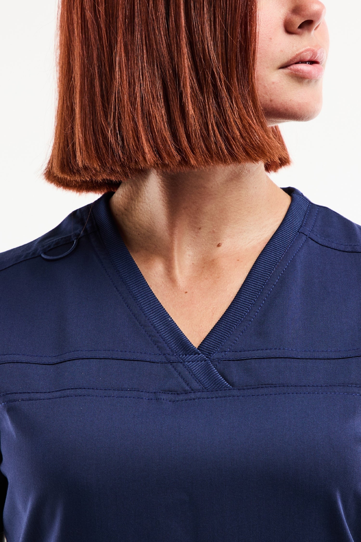Tunique à manches Balance by Dickies bleu marine à encolure V, côtes et coutures