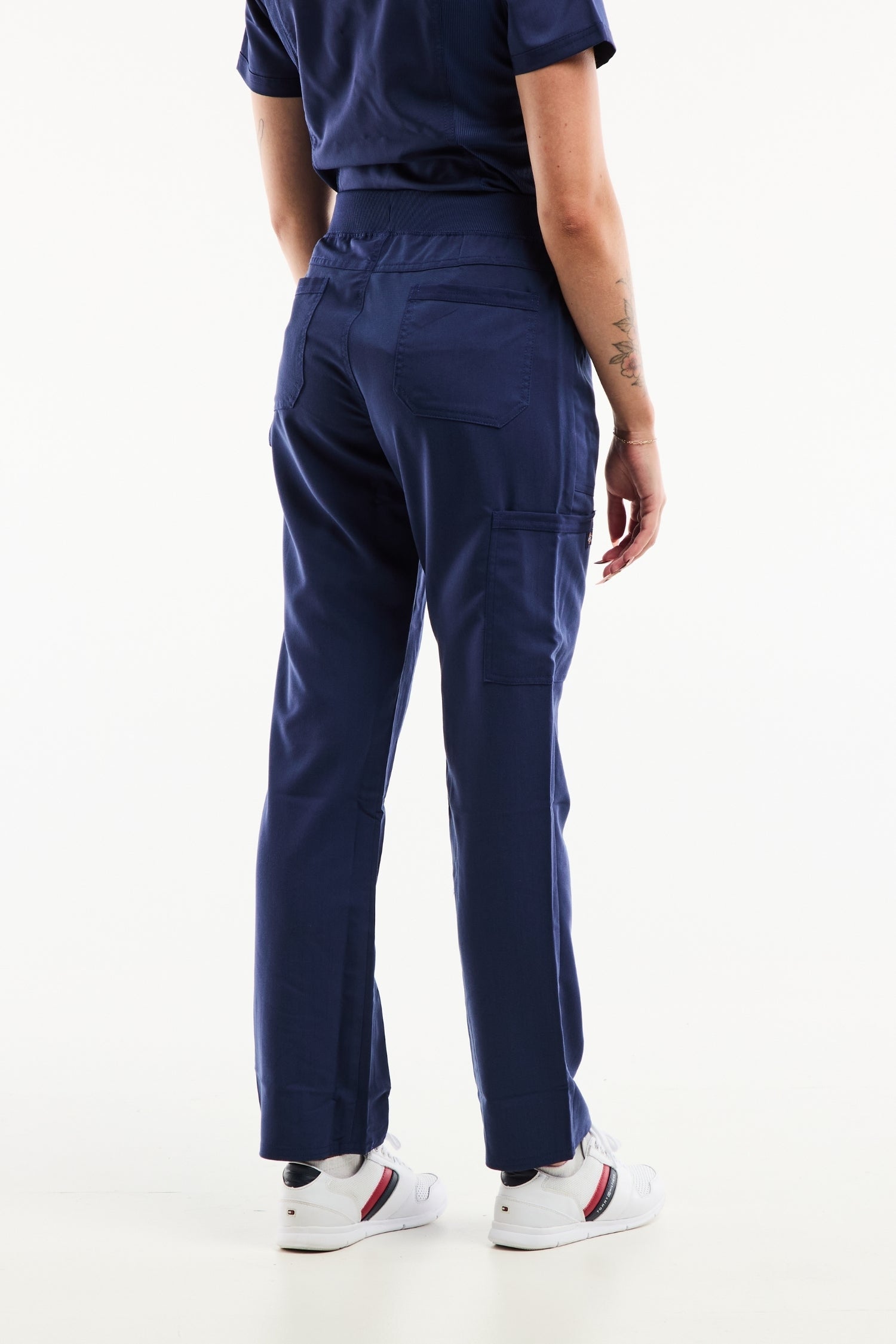Pantalon cargo bleu marine Balance by Dickies femme, matériaux techniques faciles
