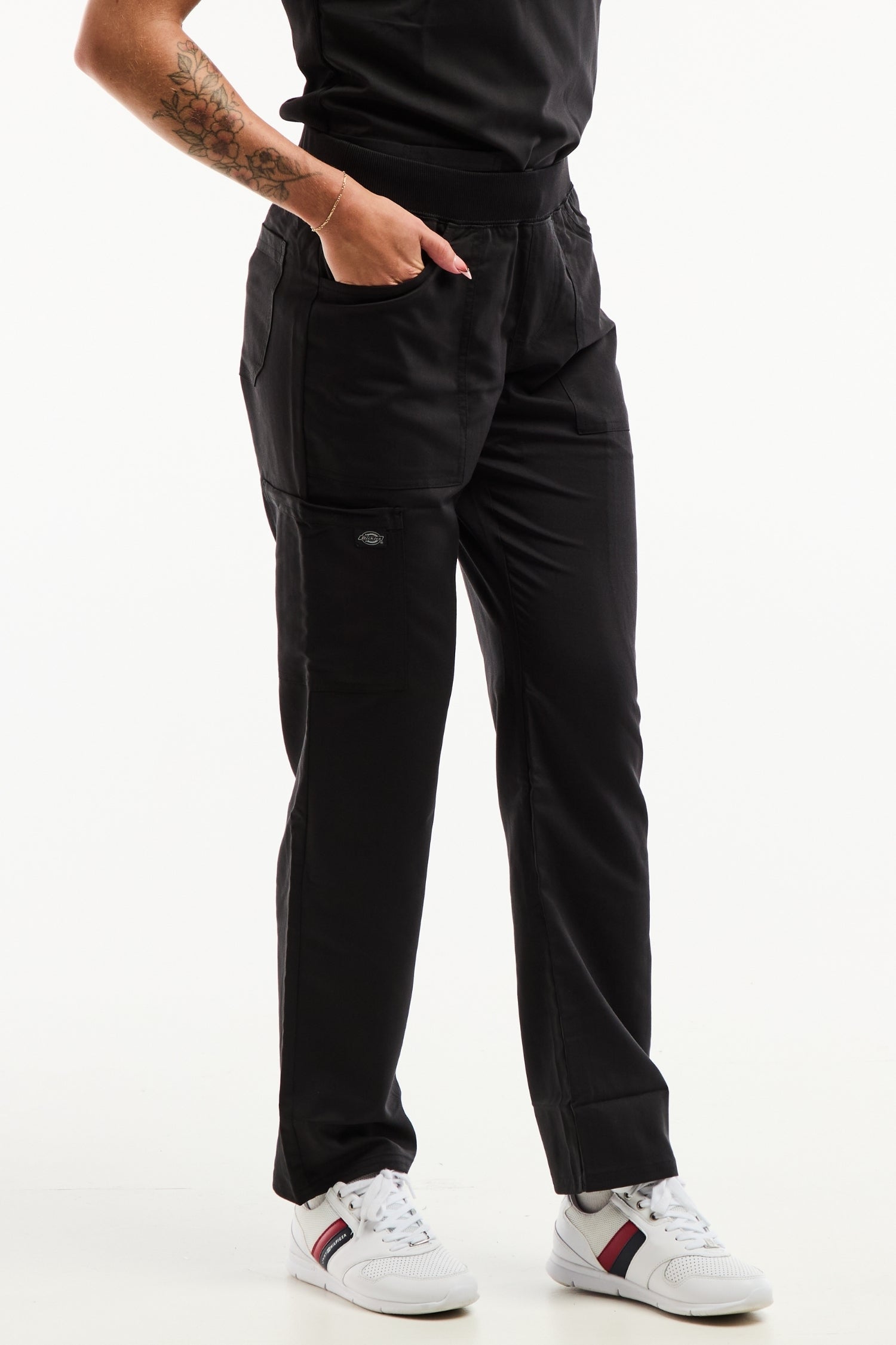 Pantalon cargo noir Balance by Dickies femme, multiples poches, logo cuisse