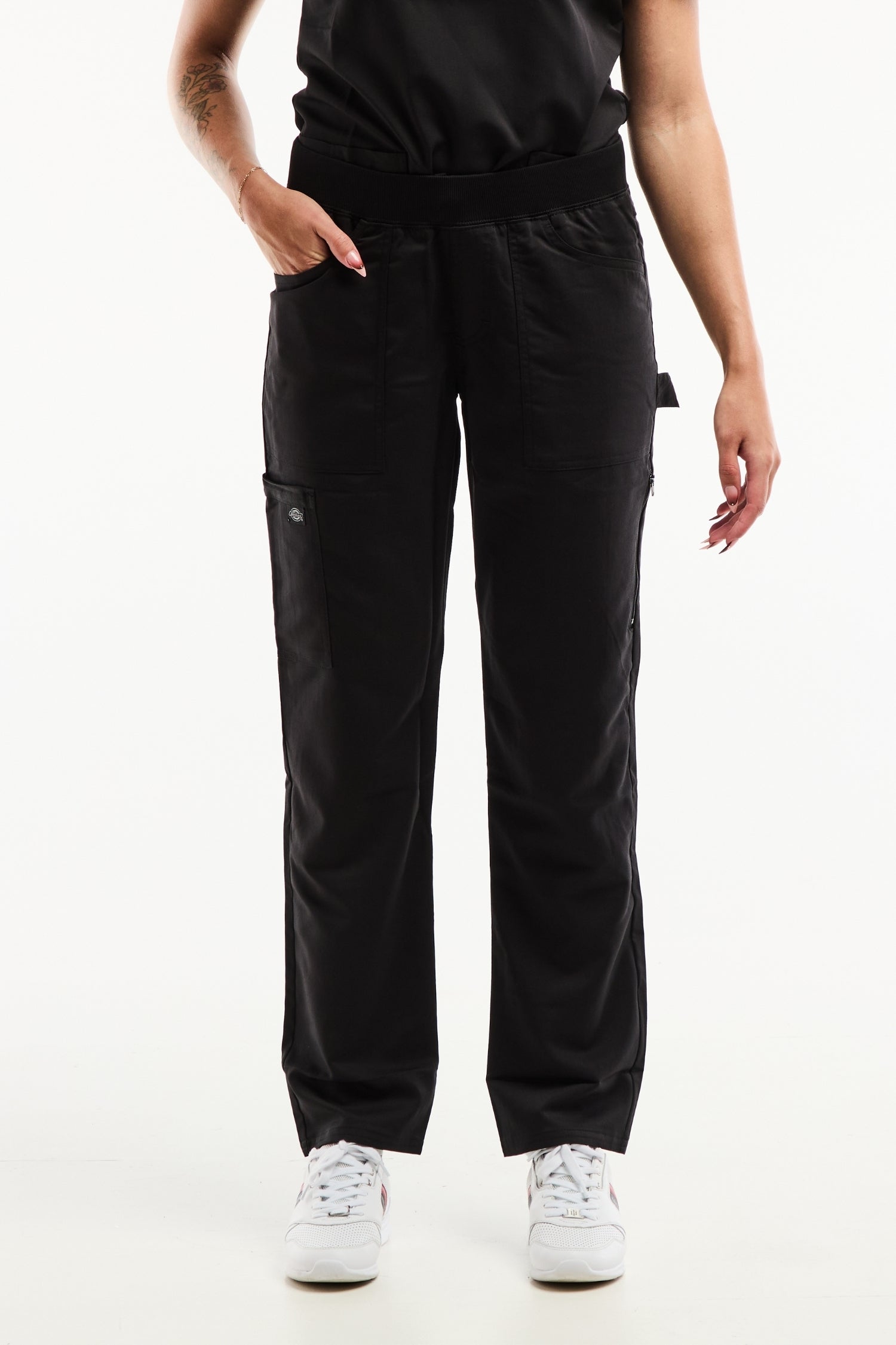 Pantalon cargo noir Balance by Dickies femme avec poches multiples et taille extensible