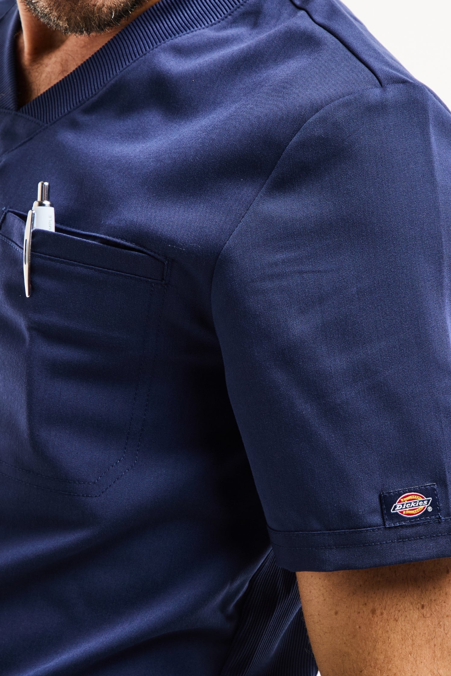 Tenue de bloc Balance by Dickies bleu marine avec stylo et patch