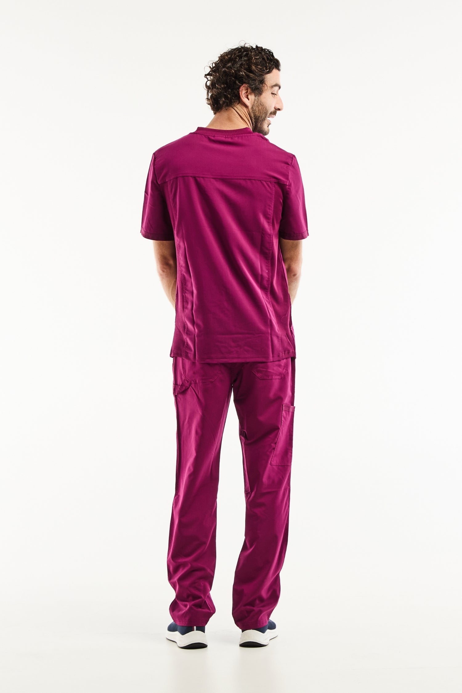 Homme en tenue de bloc Balance by Dickies bordeaux, tenues médicales magenta