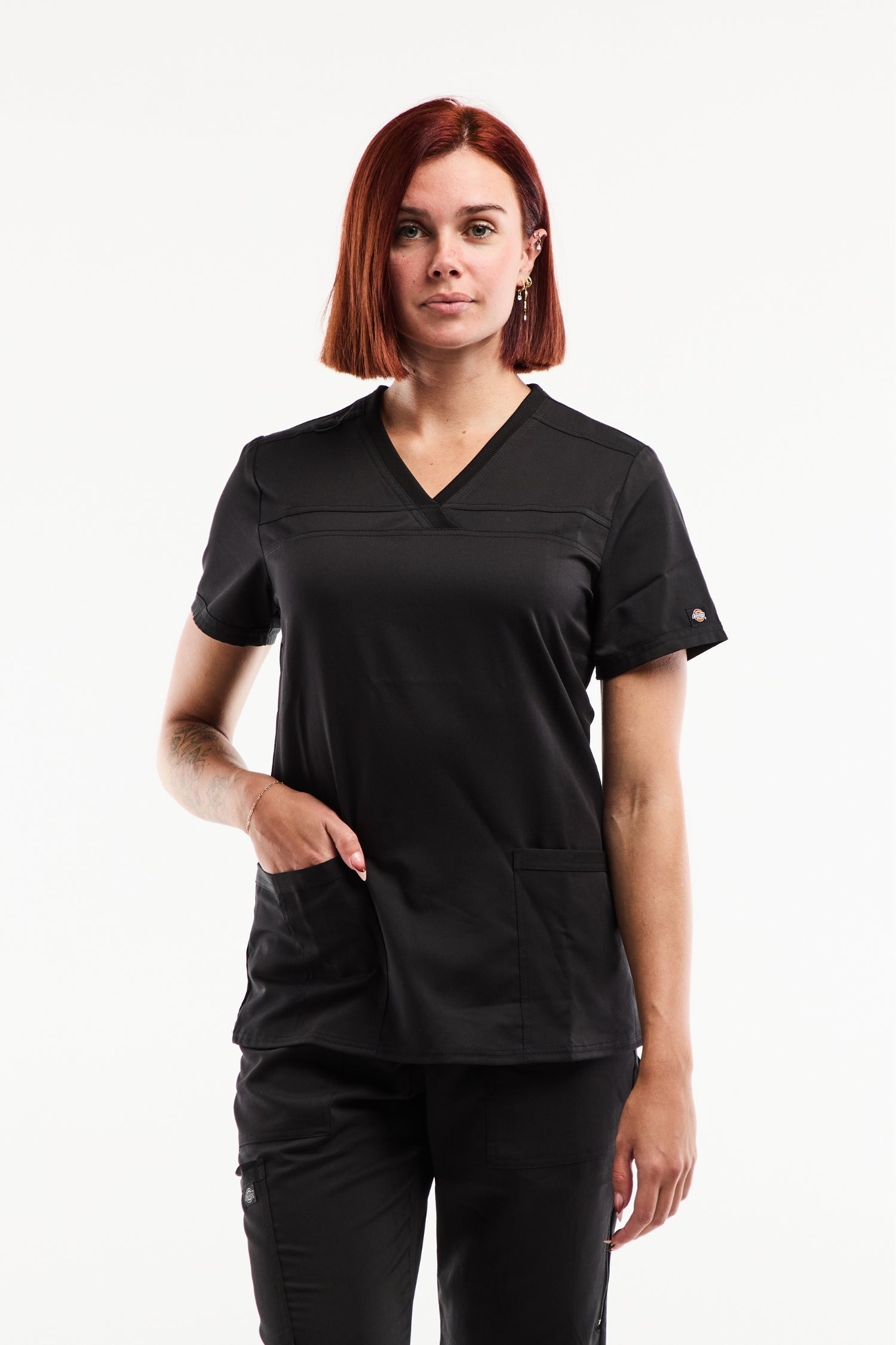Tunique médicale Balance by Dickies noire, coupe contemporaine, tissu extensible