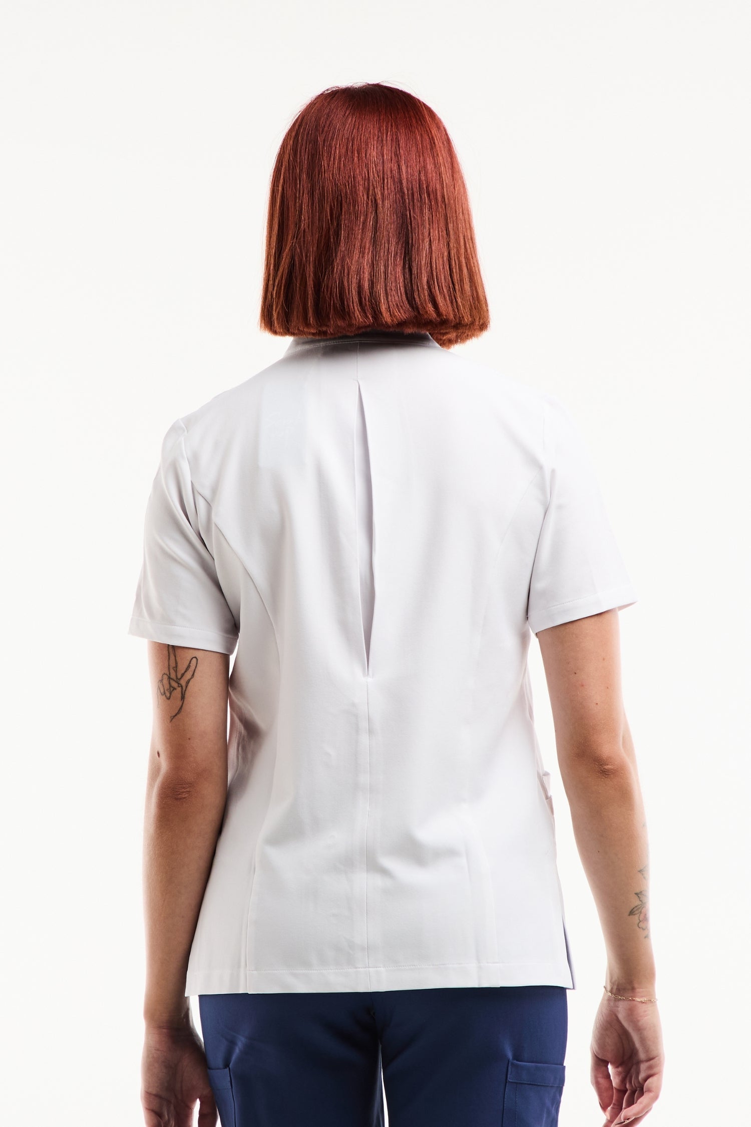Blouse médicale femme Aurelia blanche asymétrique à pressions