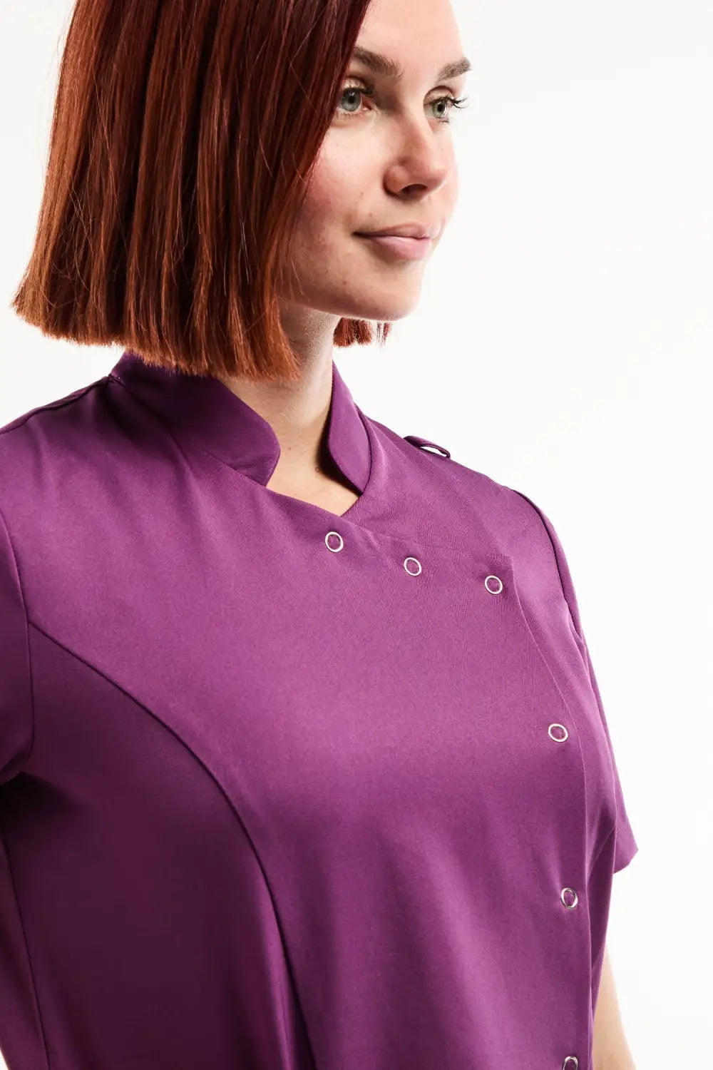 Blouse médicale femme Aurelia mauve à col officier et pressions