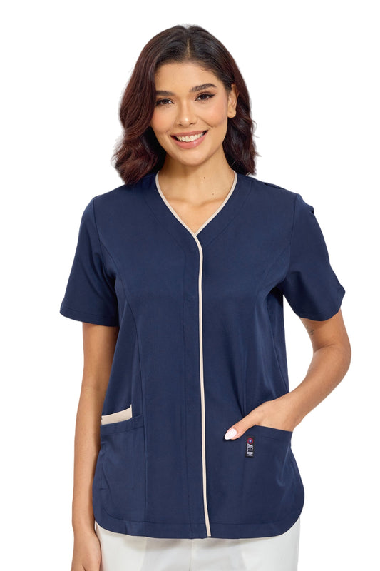 Blouse médicale femme Serena en bleu marine avec pressions dissimulées et manches courtes
