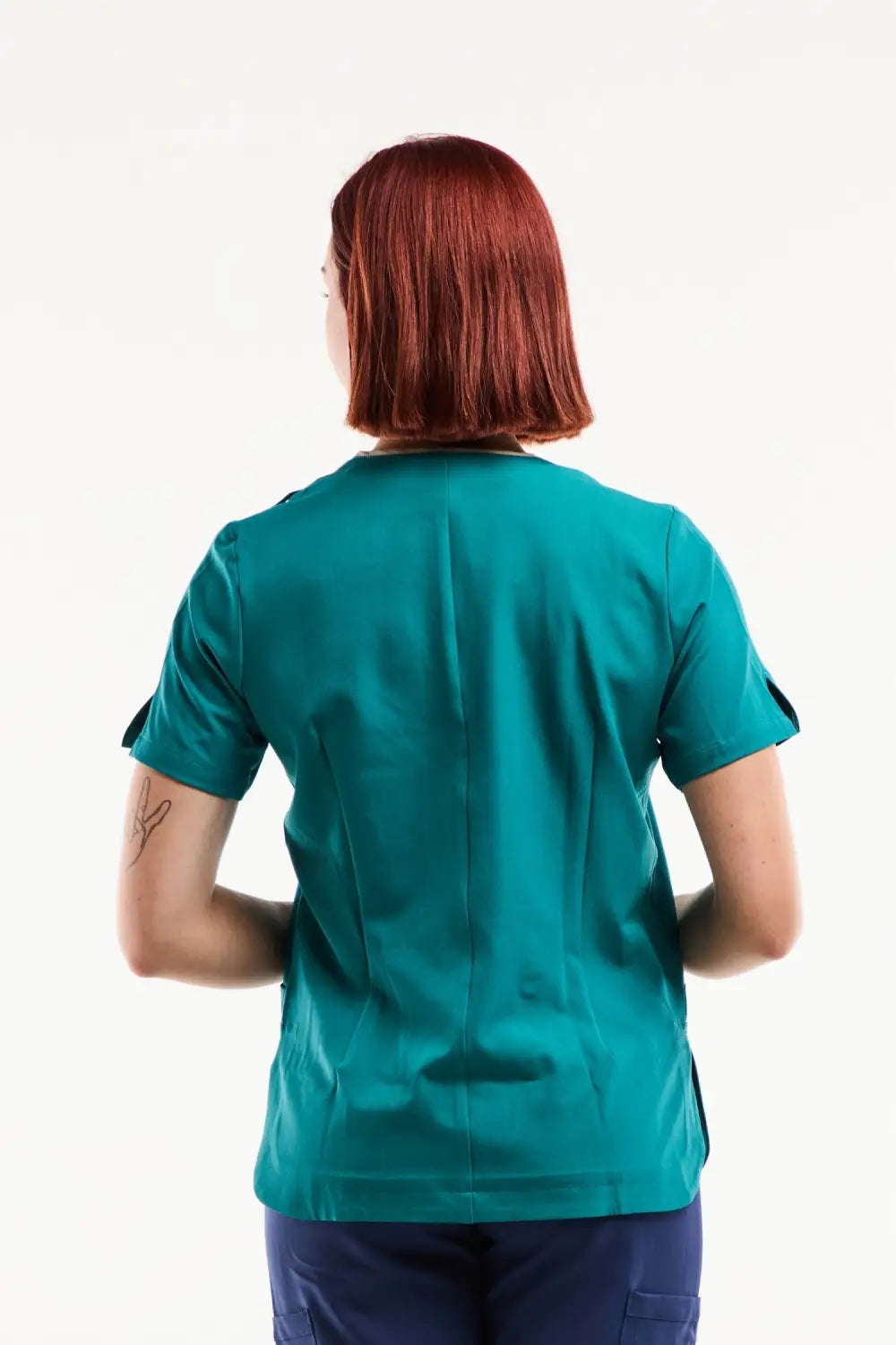Blouse médicale Serena en bleu turquoise avec bordures noires