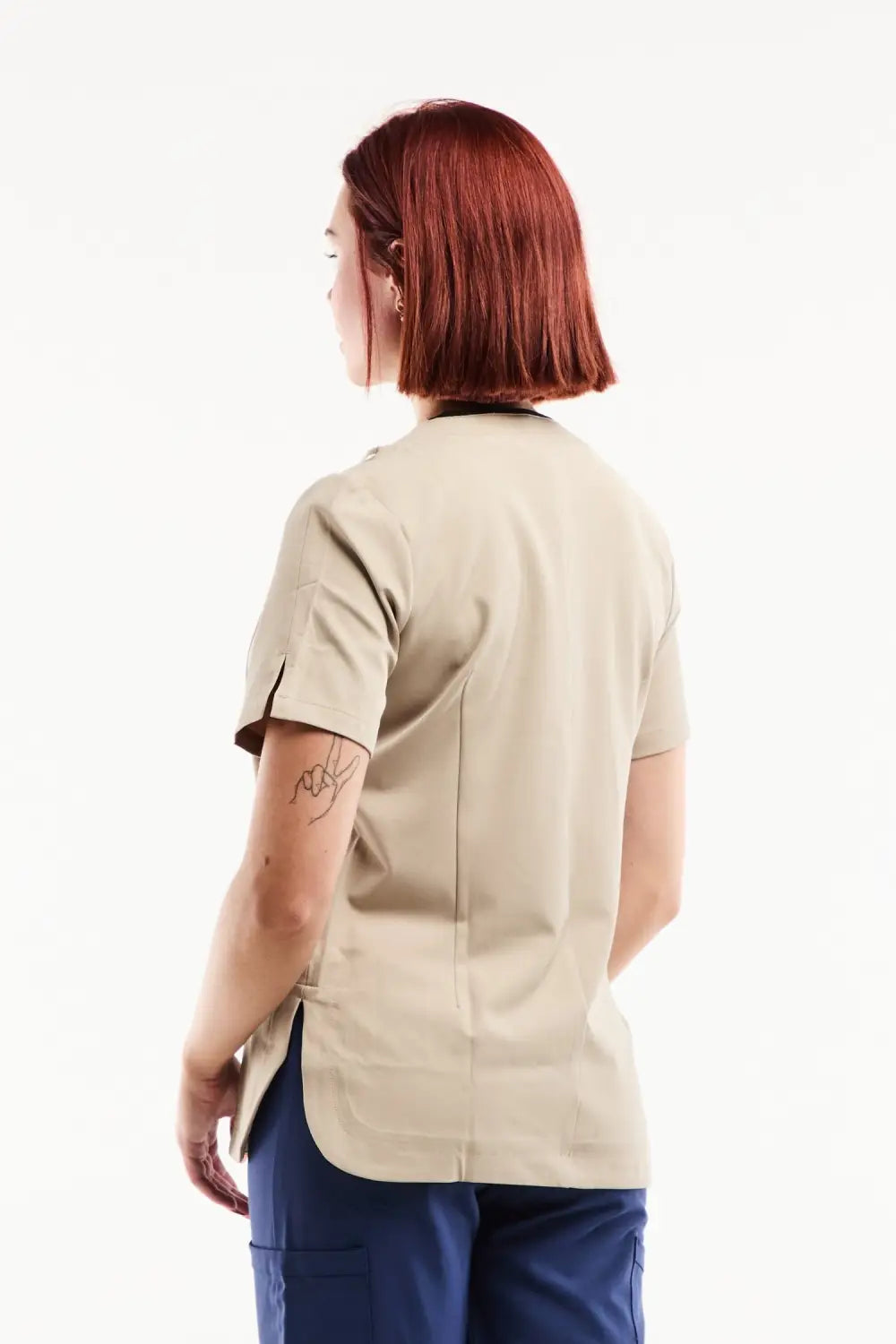 Blouse médicale Serena sable à manches courtes et poche, ultra douce