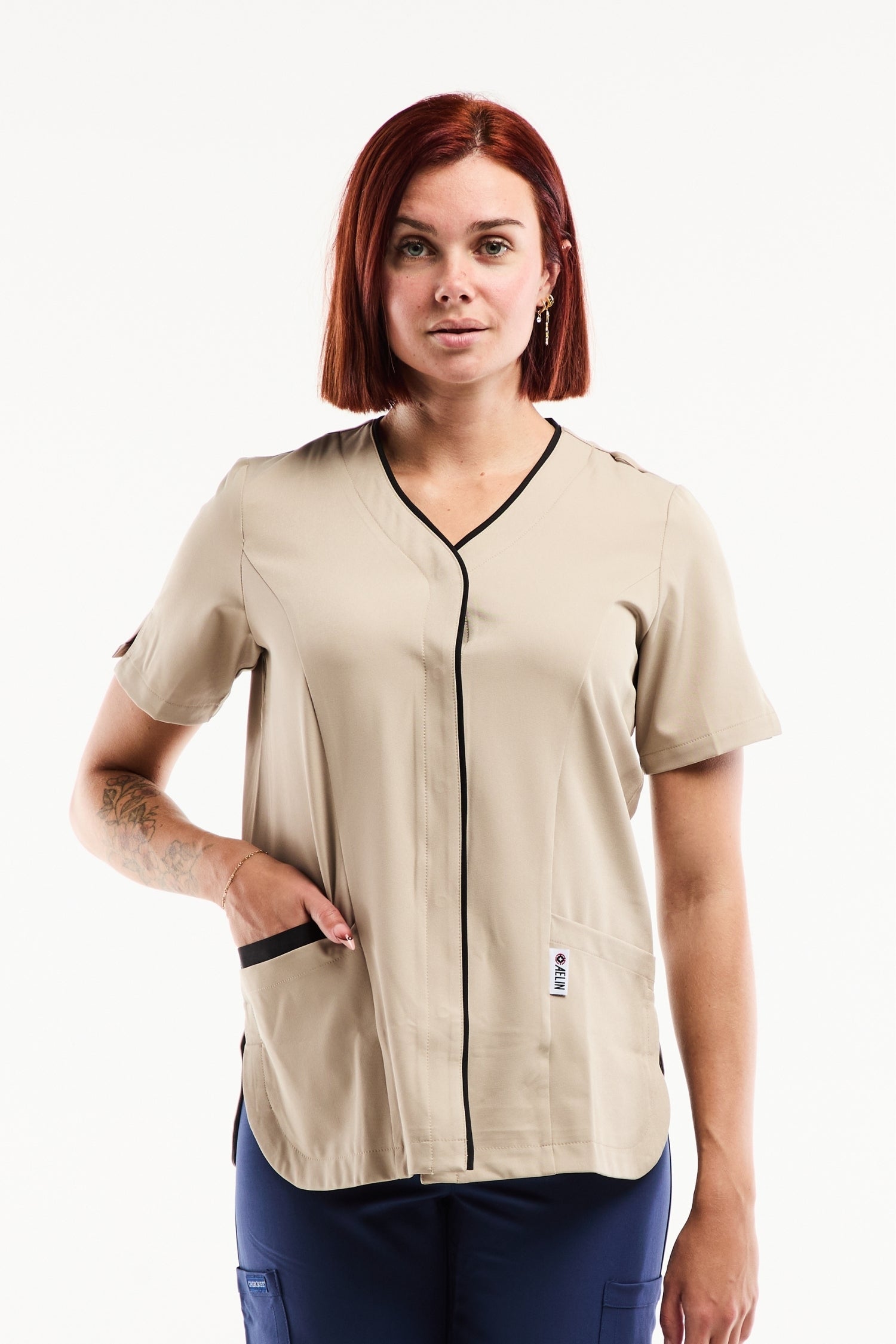 Blouse médicale femme Serena sable à piping noir et poches