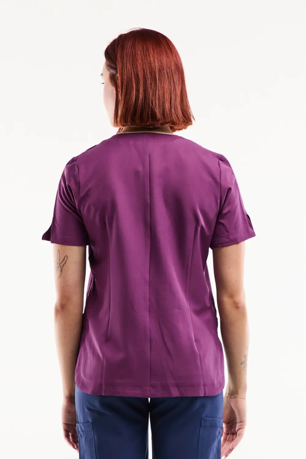 Blouse médicale Serena violette à manches courtes et encolure V