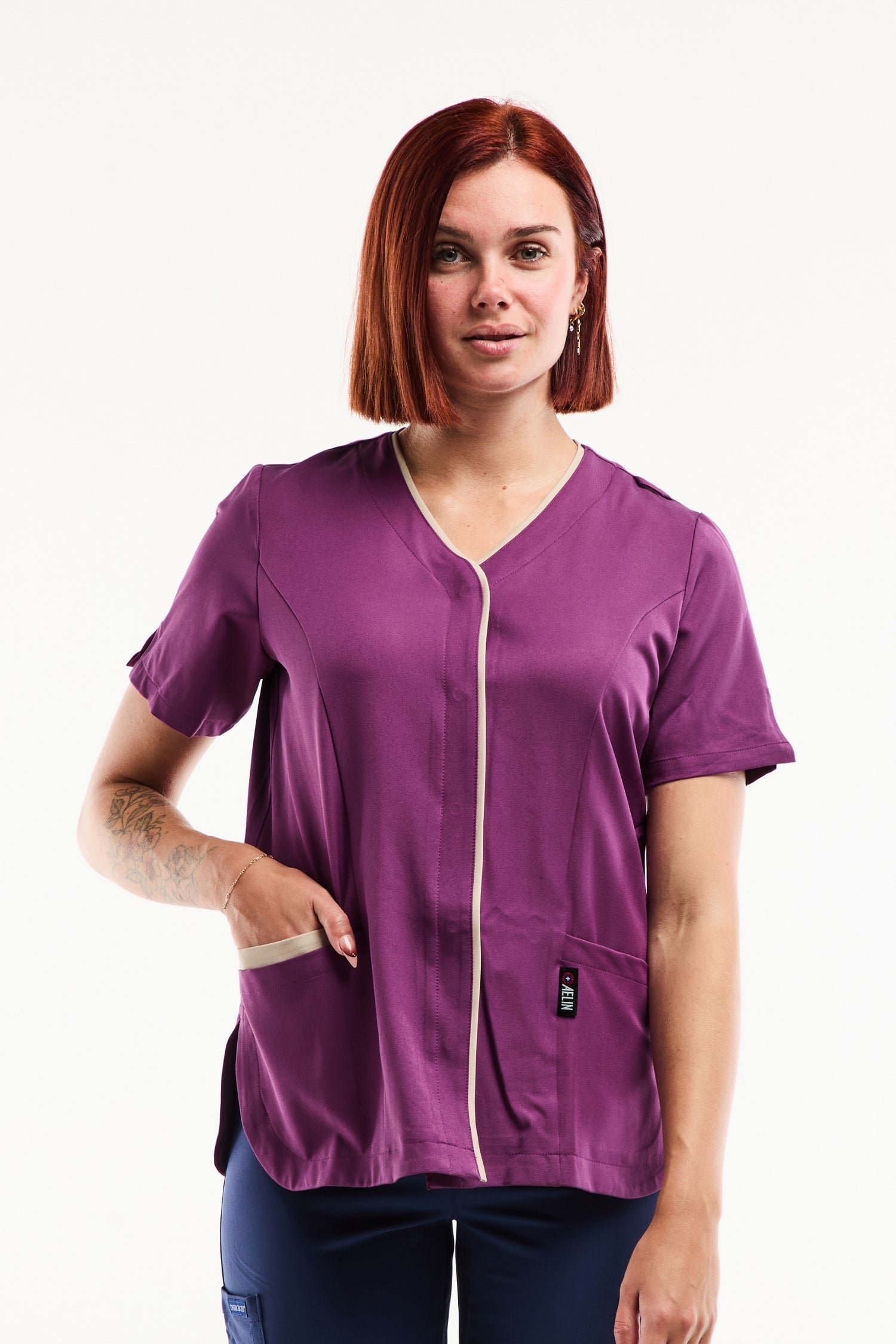 Blouse médicale Serena violette à zip blanc et poche