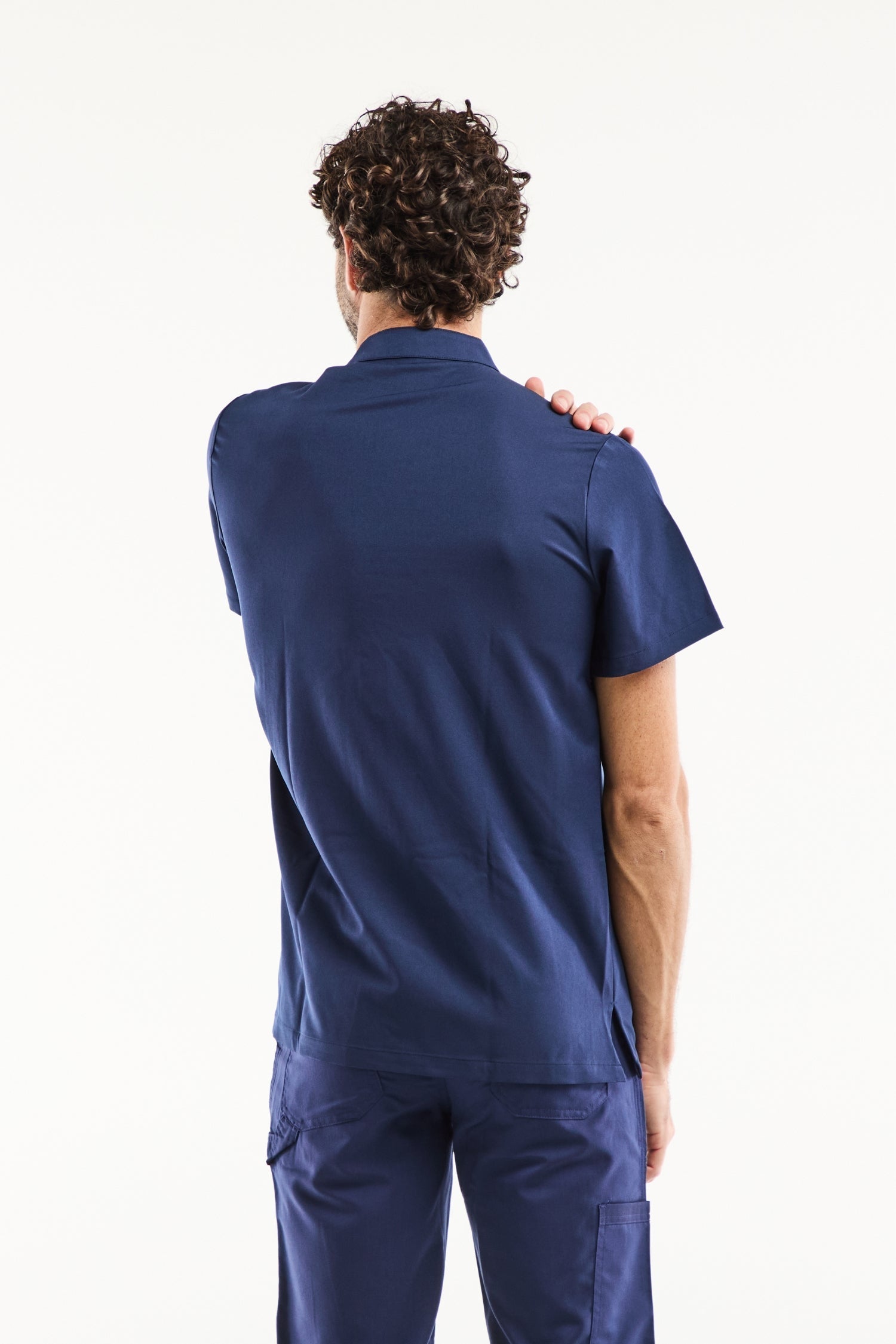 Blouse médicale homme bleu marine à col officier moderne, tissu technique stretch ultra doux