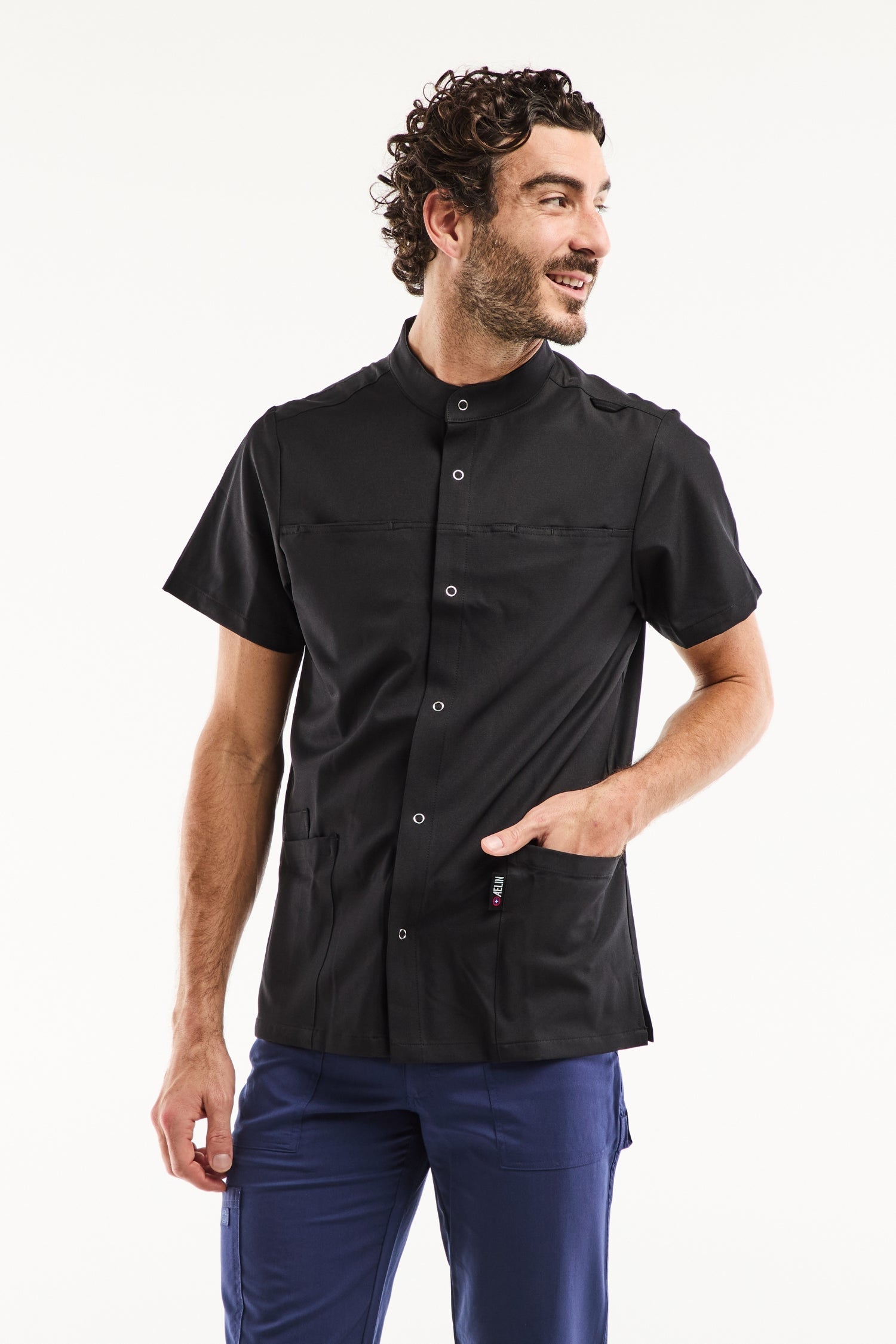 Blouse médicale homme noir avec col officier moderne en tissu technique