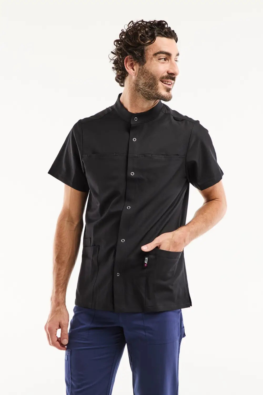 Blouse médicale homme noir avec col officier moderne en tissu technique