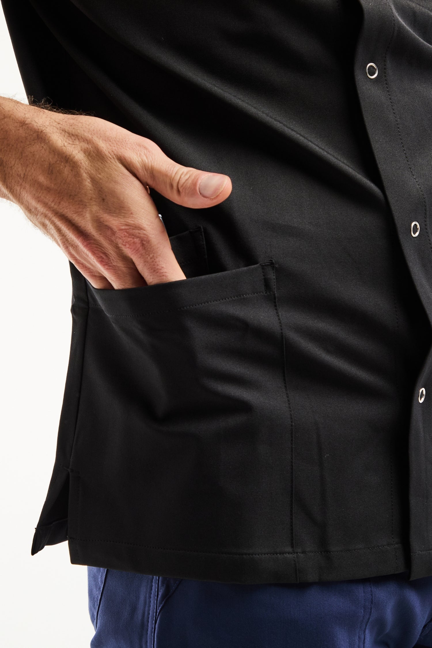 Blouse médicale homme noire à col officier moderne, tissu technique stretch