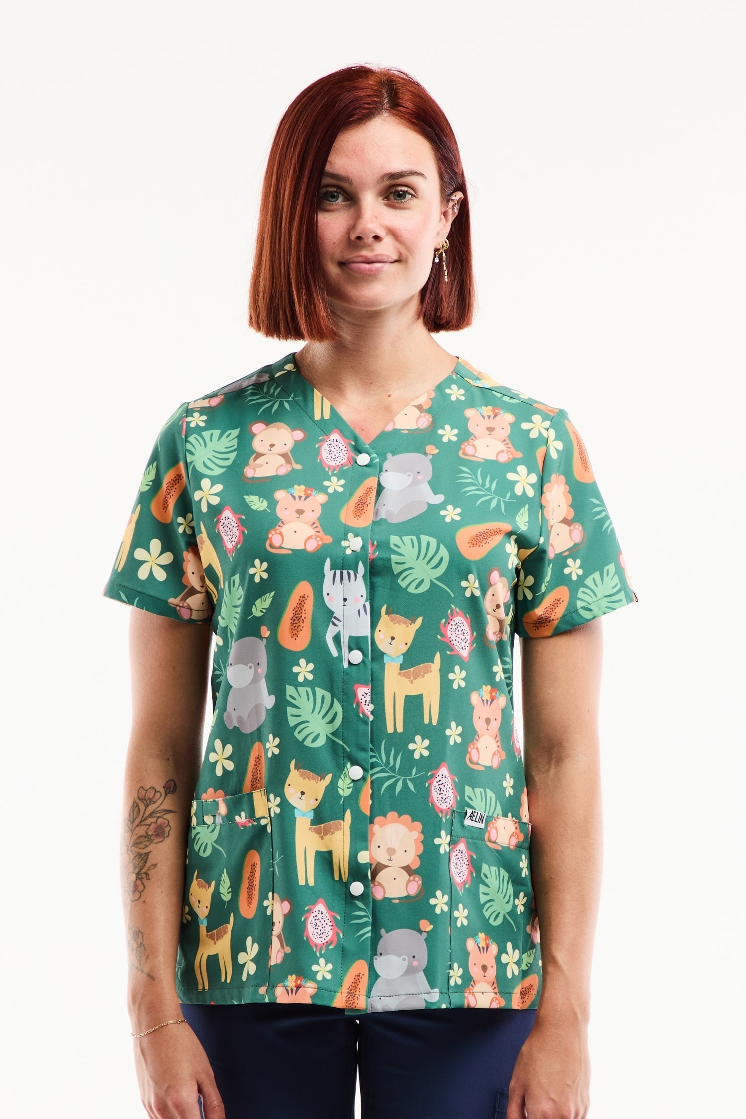Tunique médicale imprimée jungle animaux savane vert V-neck manches courtes