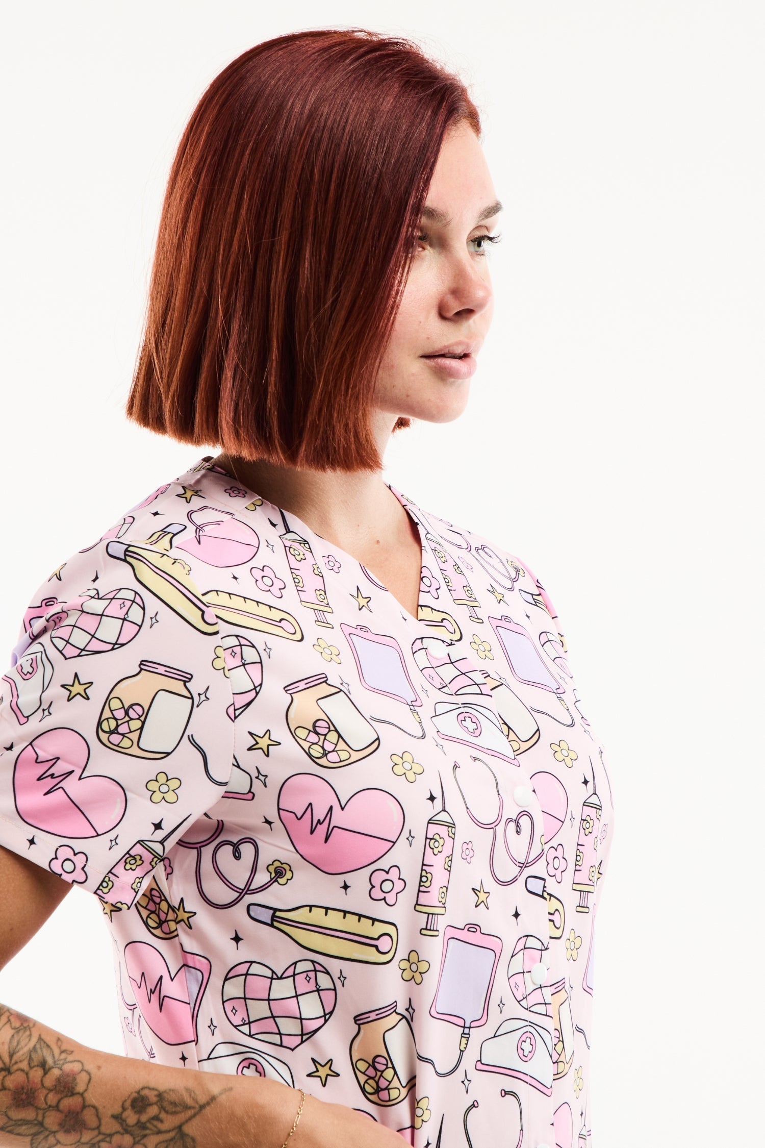 Tunique médicale imprimée femme en stretch rose et blanc avec cœurs