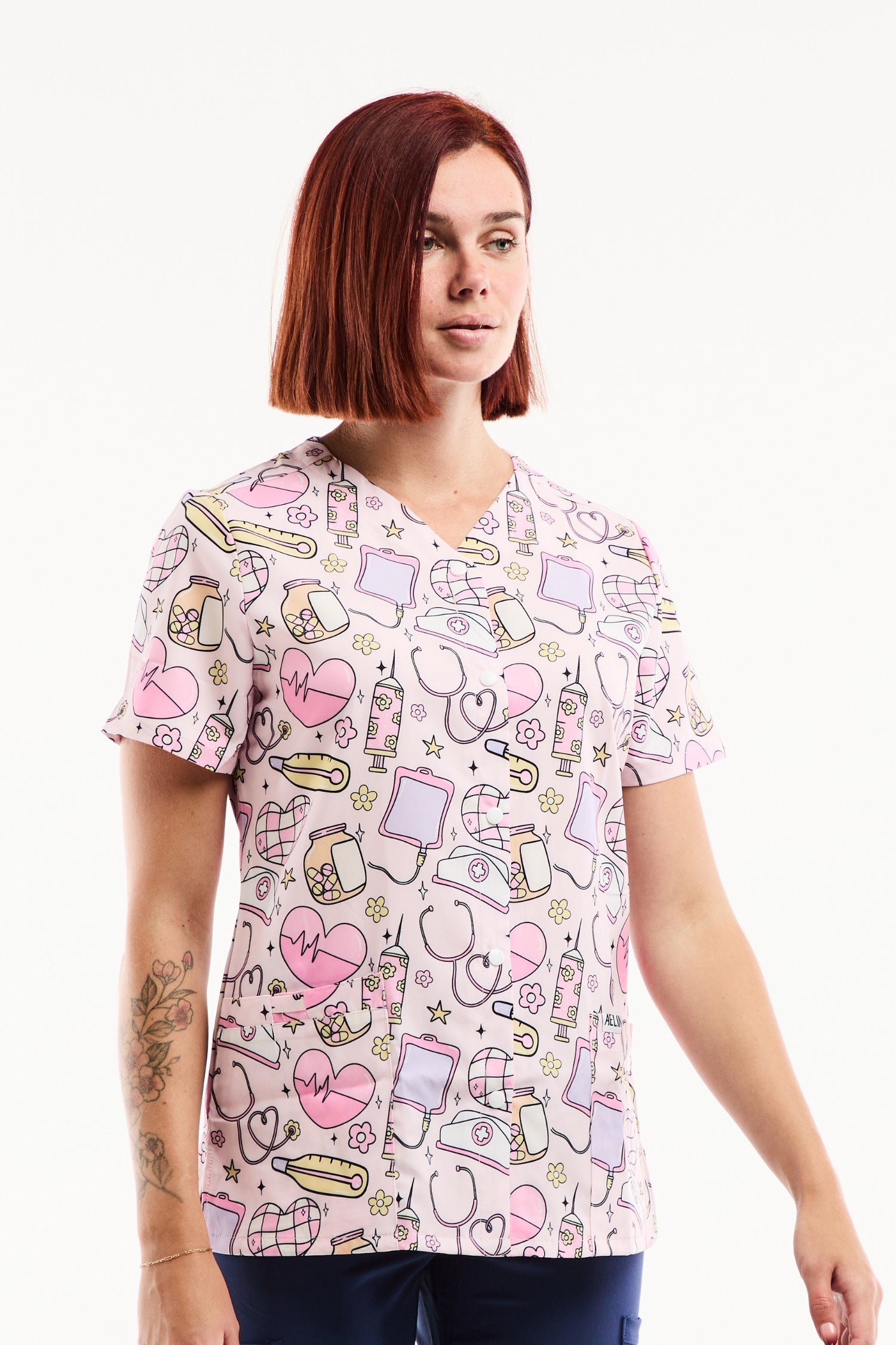 Tunique médicale imprimée femme stretch avec cœurs et stéthoscope