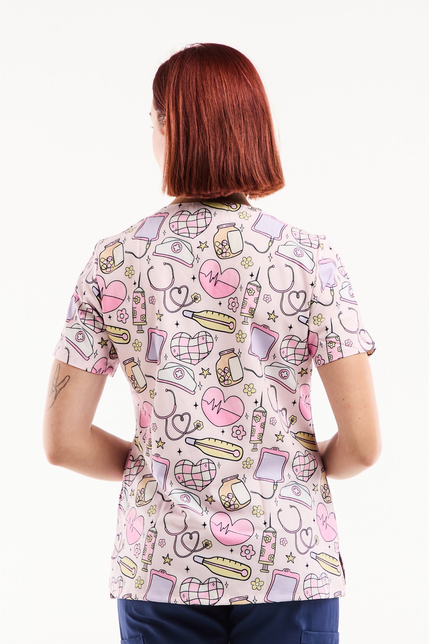 Tunique médicale imprimée femme rose cœur V-col court