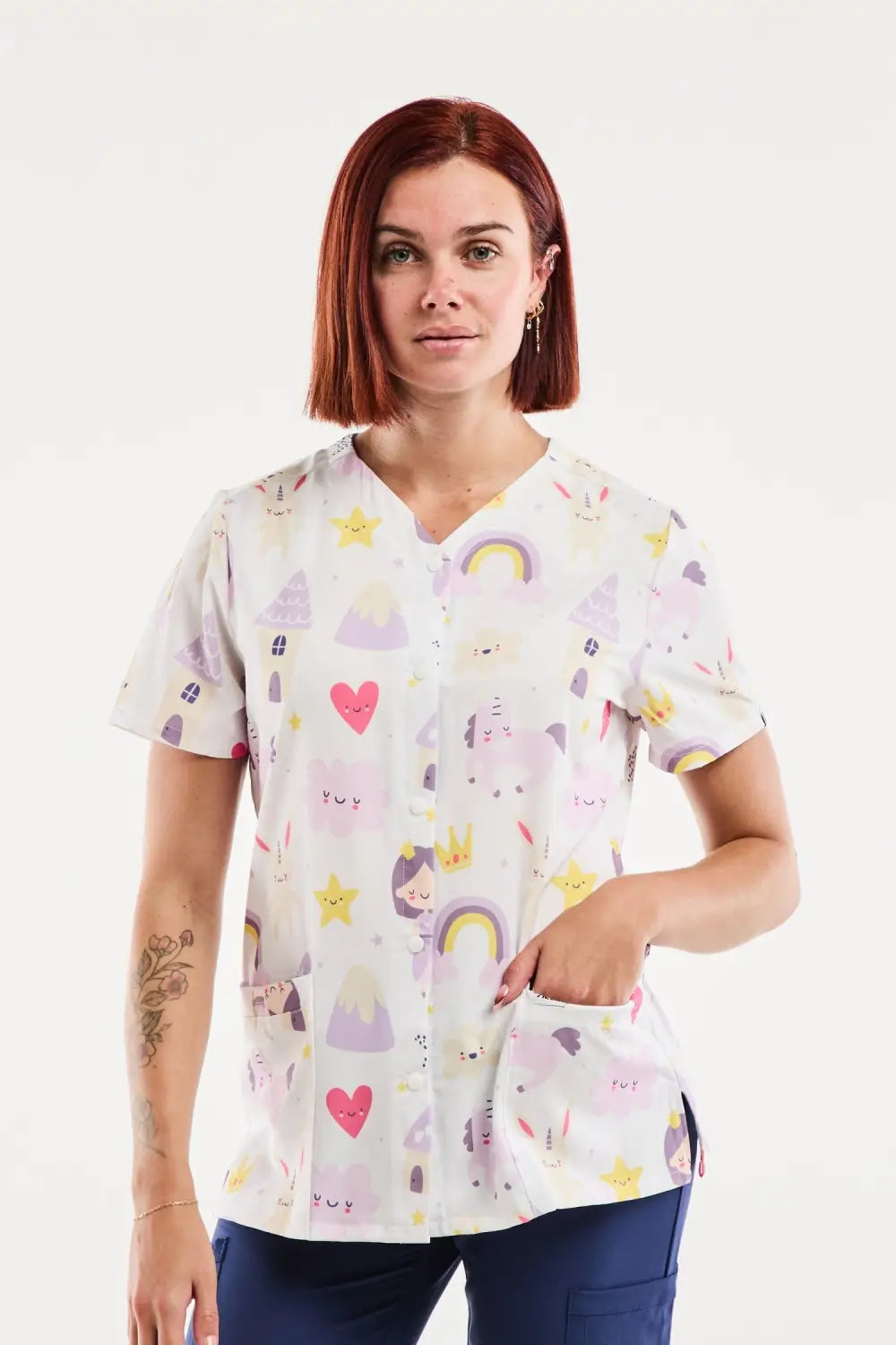 Tunique médicale imprimée femme licornes arc-en-ciel blanche