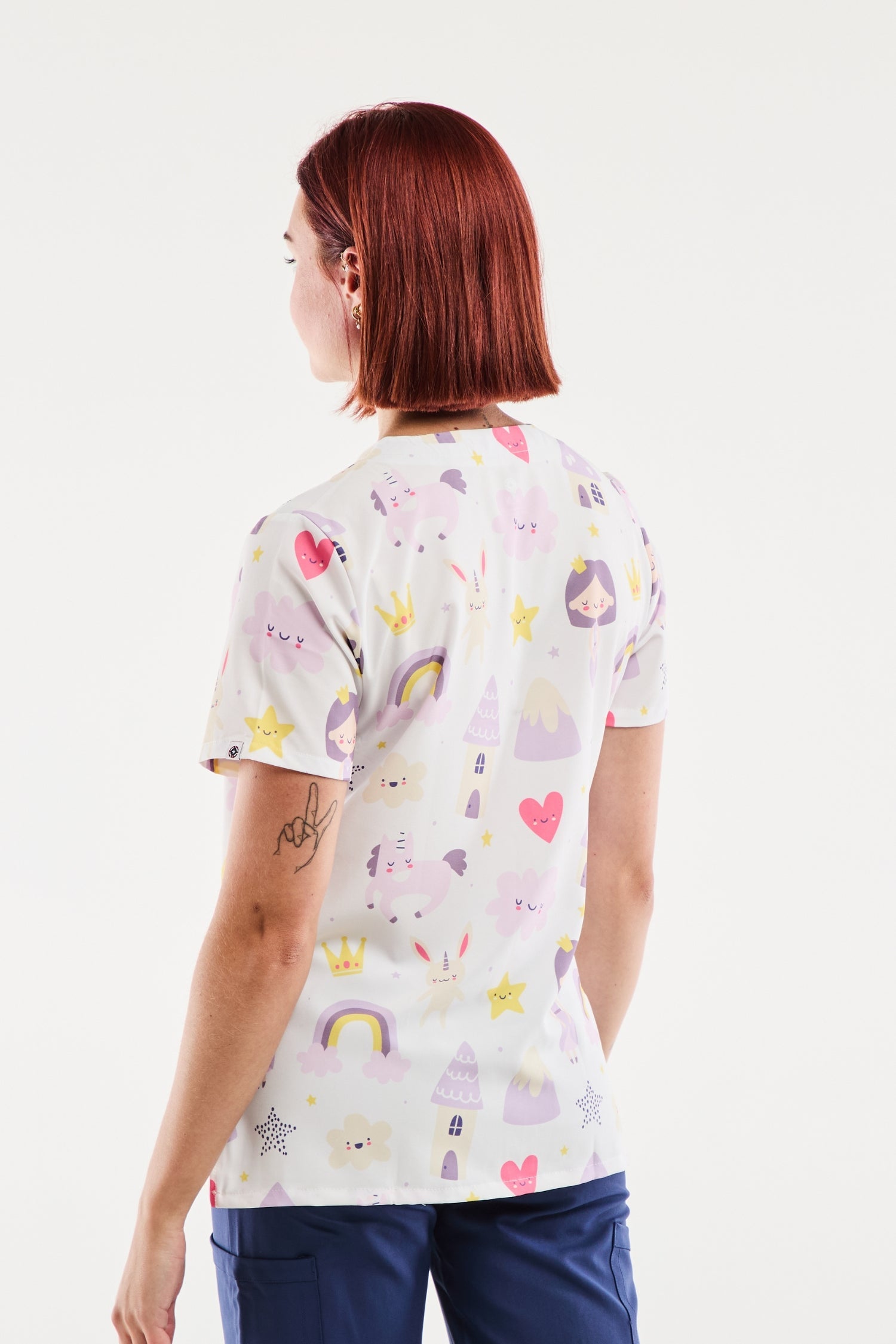 Tunique médicale imprimée femme licorne pastel, manches courtes V-neck