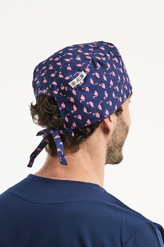Calot médical Aelin bleu marine avec flamants roses pour cheveux courts