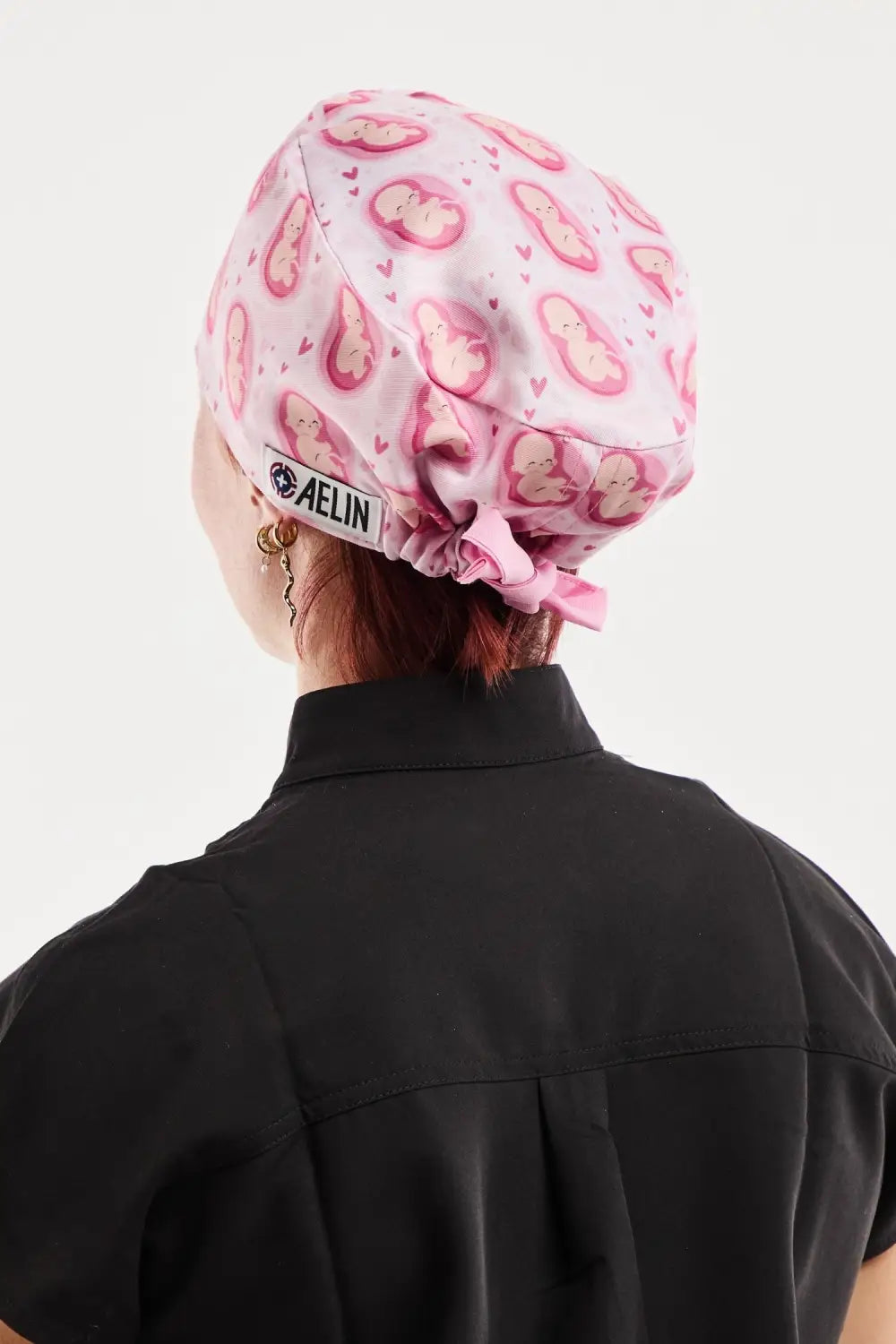 Calot médical rose à motif paisley de la collection Art Aelin pour bébé