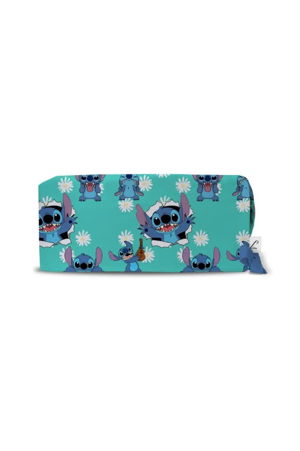 Gros plan sur un calot médical bleu turquoise imprimé Stitch de la collection art Aelin