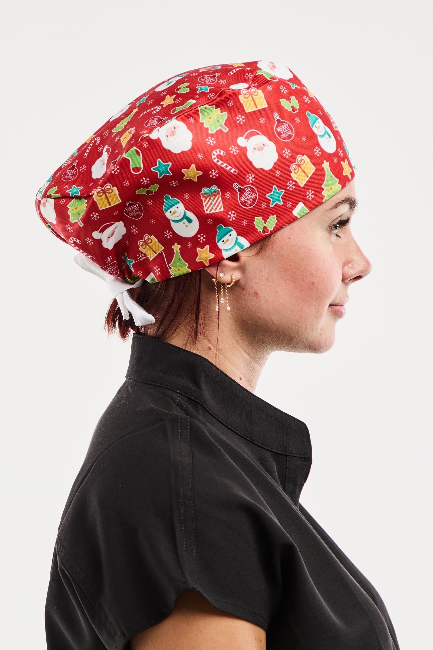 Calot médical rouge Noël de la collection Art Aelin avec motifs festifs