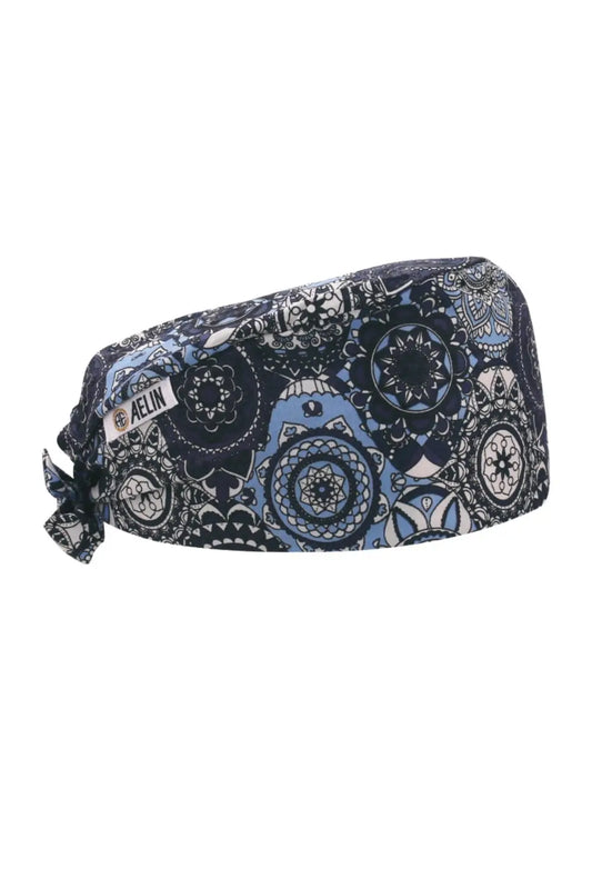 Calot médical Aelin avec imprimé paisley bleu et blanc, idéal pour cheveux courts