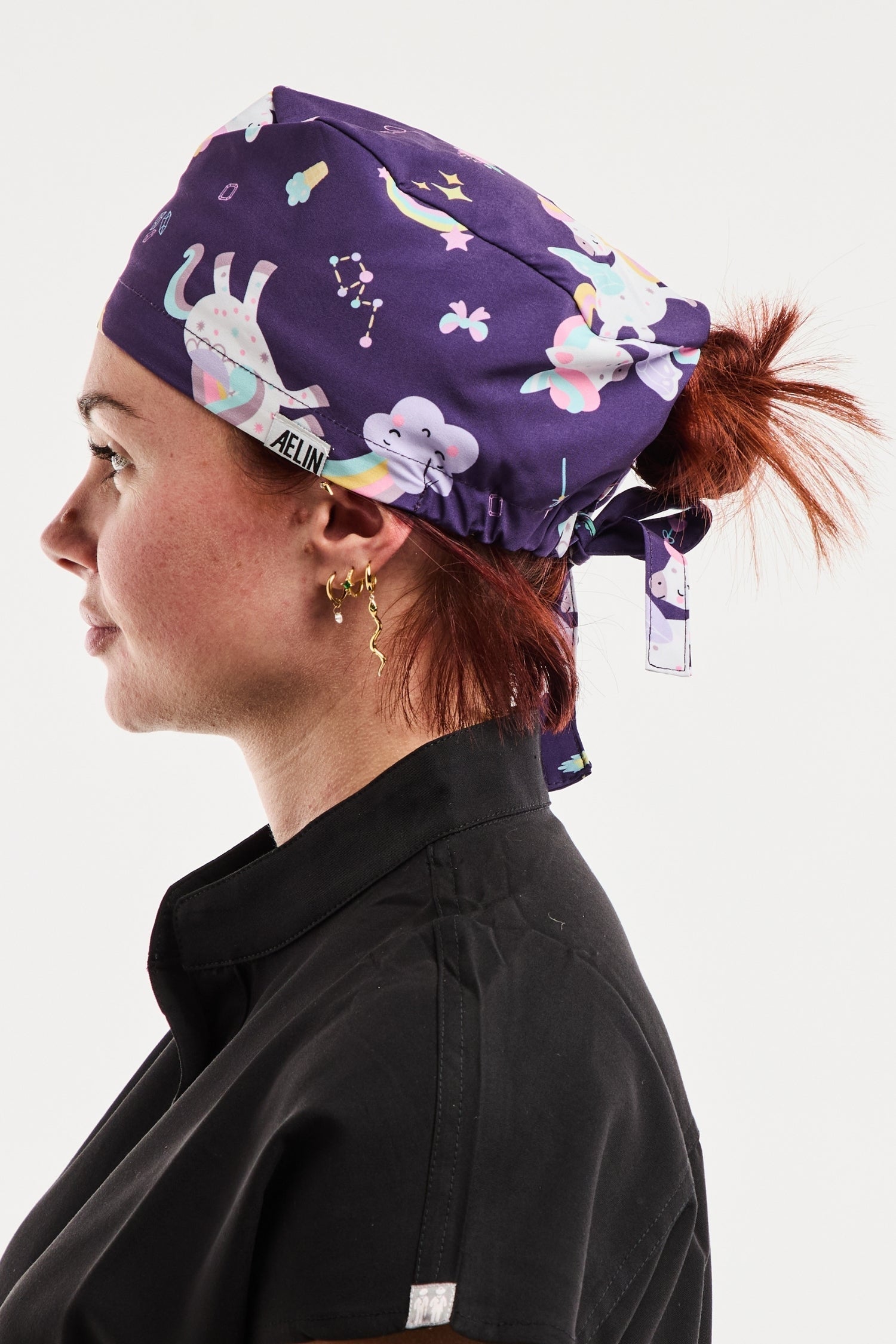 Calot médical imprimé violet motifs magiques licorne nuages