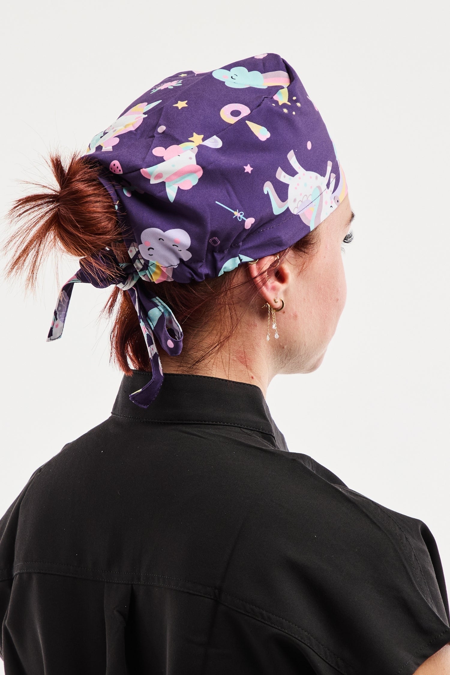 Calot médical imprimé motifs magiques violet espace pastel