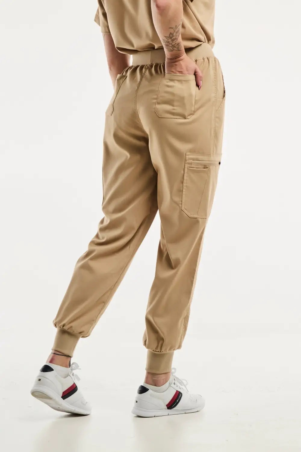 Pantalon médical jogger EMMA beige clair pour femmes en tissu cargo confortable