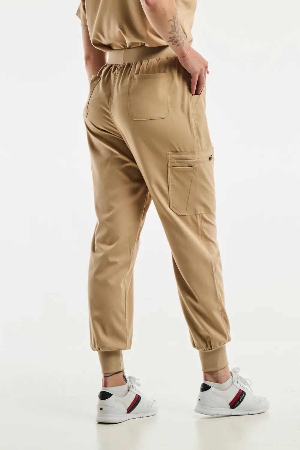 Pantalon médical jogger EMMA beige clair pour femme, confortable et élégant