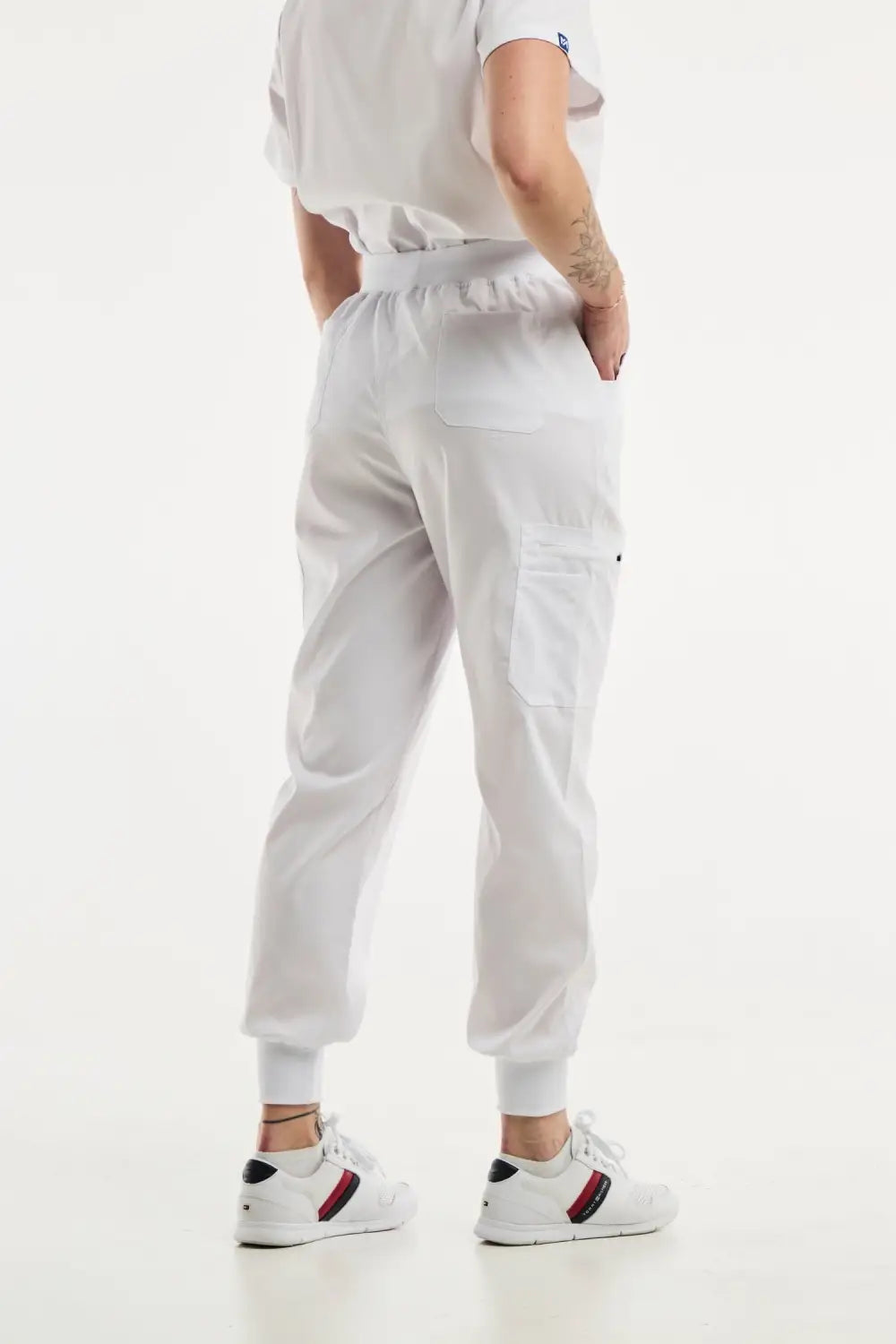 Pantalon médical EMMA jogger blanc pour femme, idéal pour un usage professionnel