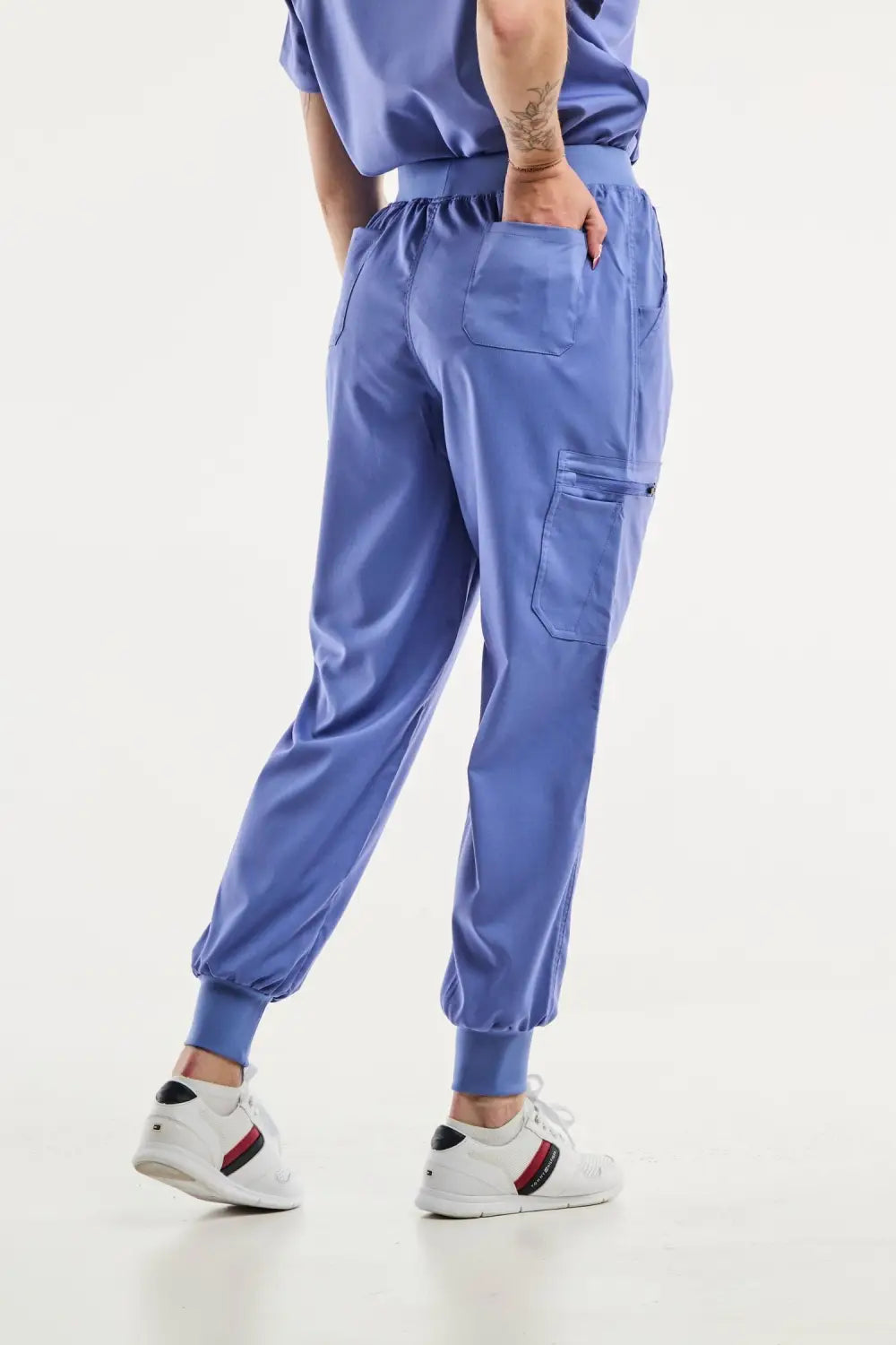 Pantalon médical jogger EMMA pour femmes en bleu, idéal pour les professionnels de la santé